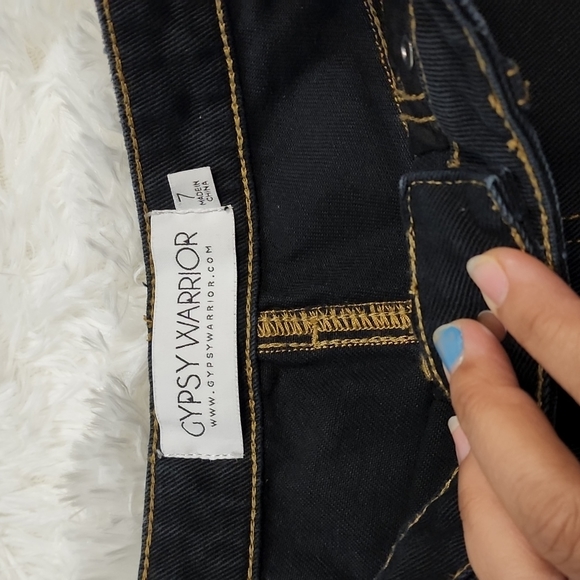 Distressed short - Picture 6 of 6